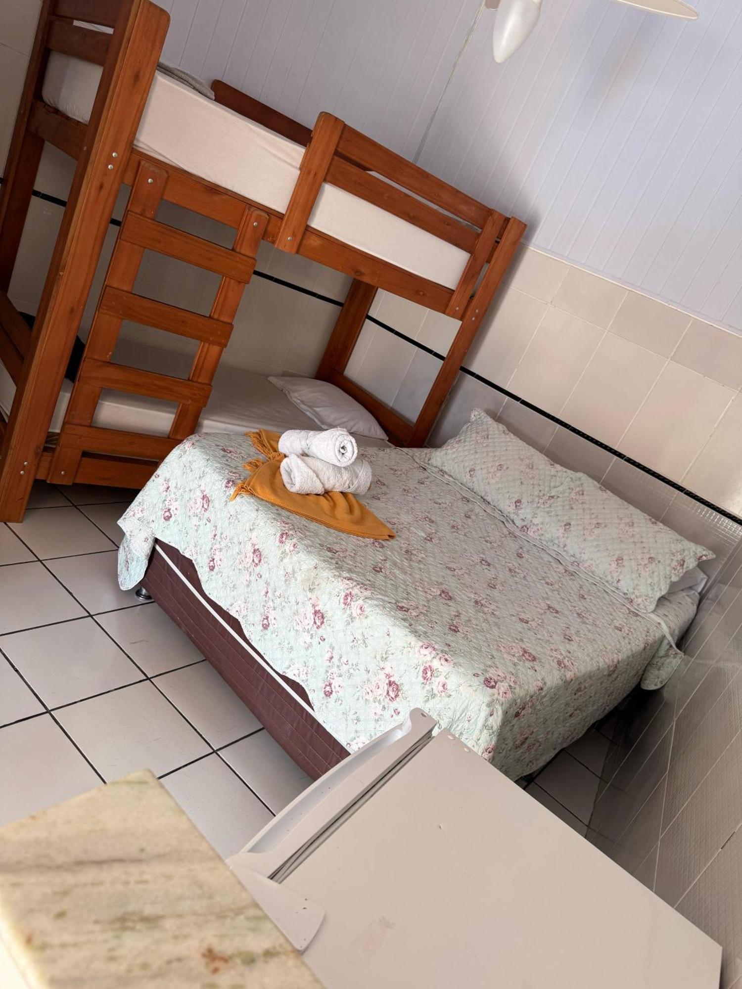 Woods Hostel 贝洛哈里桑塔 外观 照片