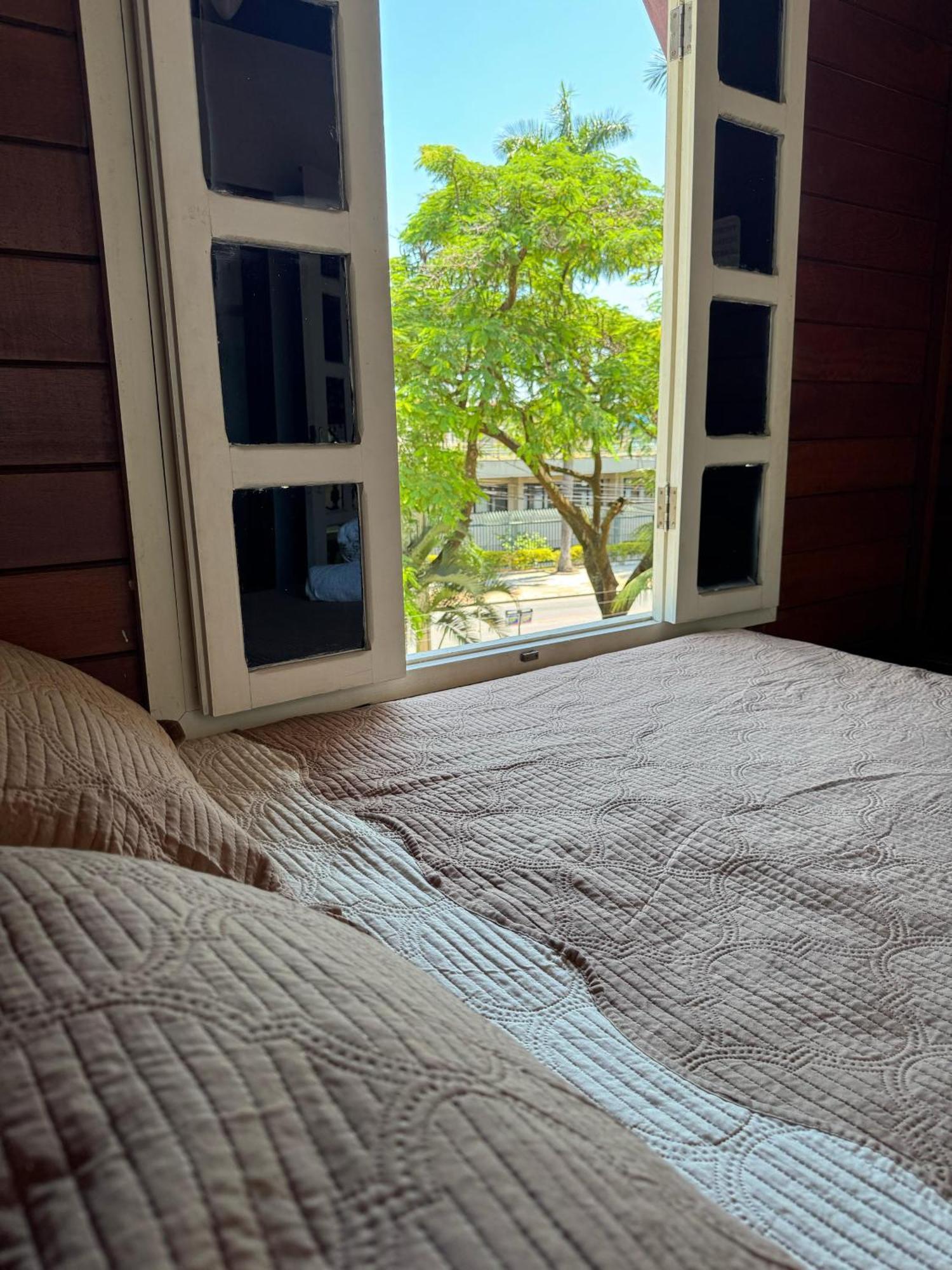 Woods Hostel 贝洛哈里桑塔 外观 照片