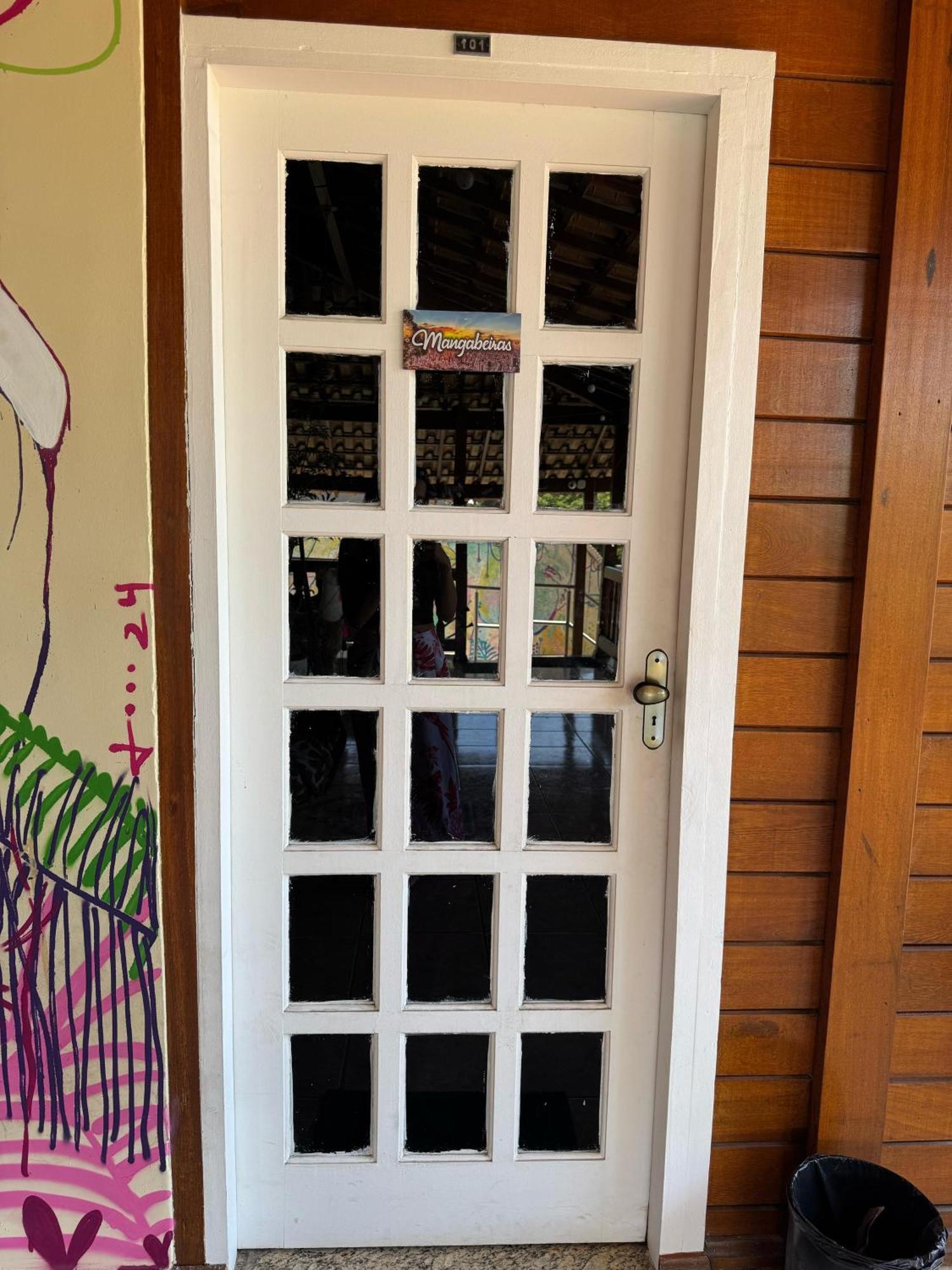 Woods Hostel 贝洛哈里桑塔 外观 照片